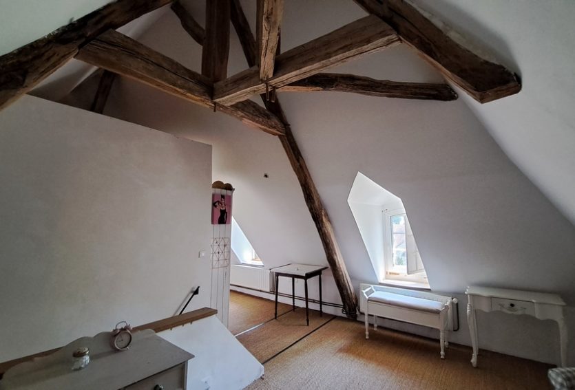 Manoir des XVIIe et XVIIIe siècles avec gîte et parc à 8 km de Vichy
