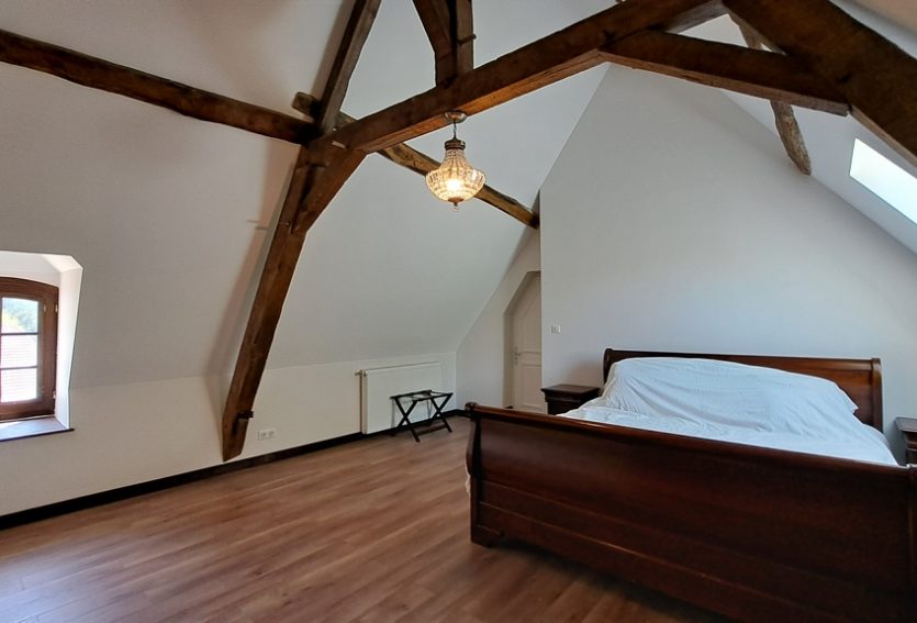 Manoir des XVIIe et XVIIIe siècles avec gîte et parc à 8 km de Vichy