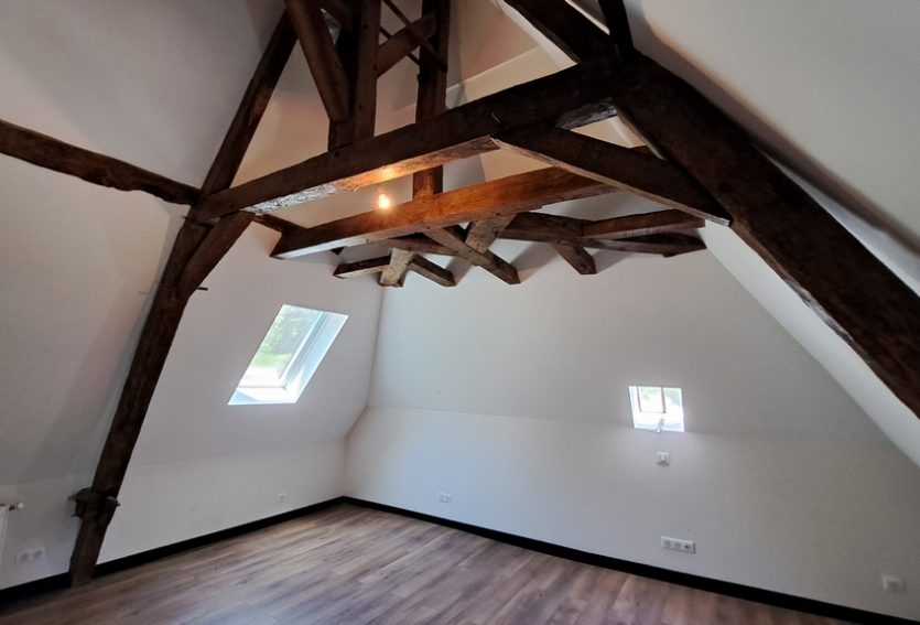 Manoir des XVIIe et XVIIIe siècles avec gîte et parc à 8 km de Vichy