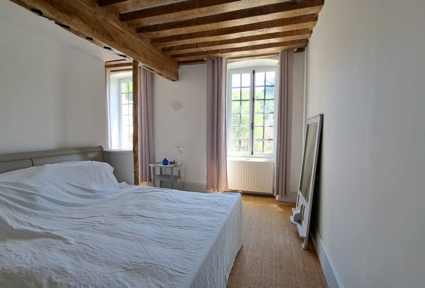 Manoir des XVIIe et XVIIIe siècles avec gîte et parc à 8 km de Vichy