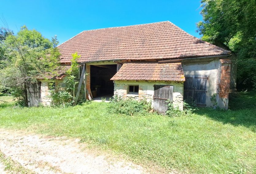 Manoir des XVIIe et XVIIIe siècles avec gîte et parc à 8 km de Vichy