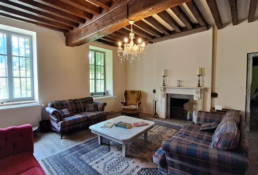 Manoir des XVIIe et XVIIIe siècles avec gîte et parc à 8 km de Vichy