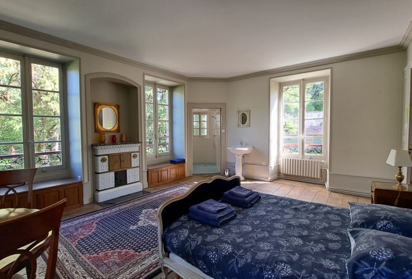 Château avec maison annexe et dépendances dans le Lot.