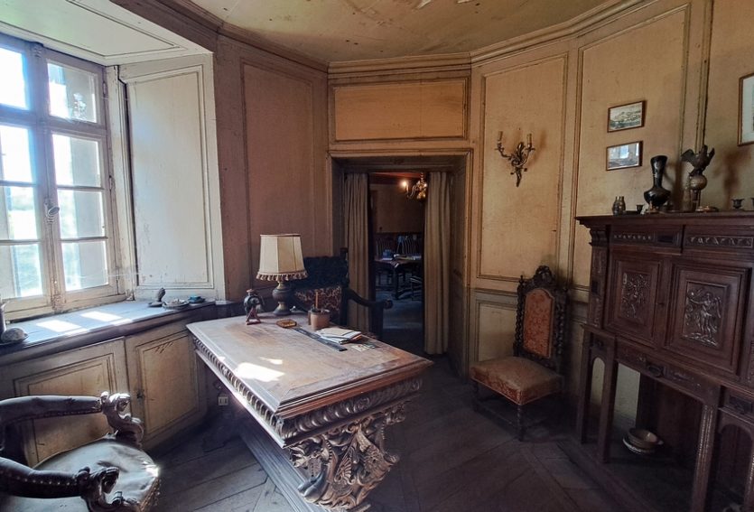 Château ISMH du XVIe siècle dans le Cantal