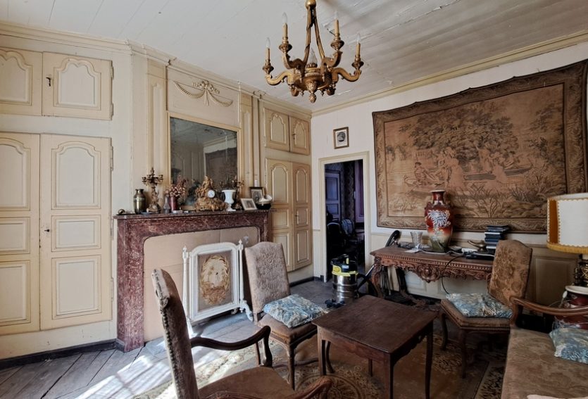 Château ISMH du XVIe siècle dans le Cantal