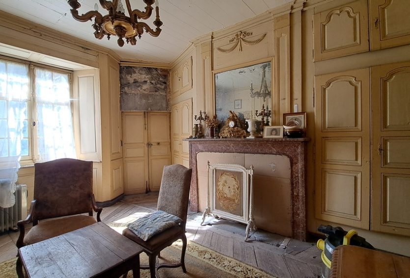 Château ISMH du XVIe siècle dans le Cantal