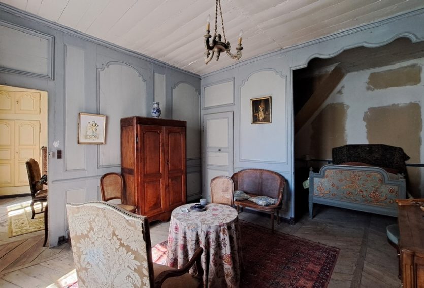 Château ISMH du XVIe siècle dans le Cantal