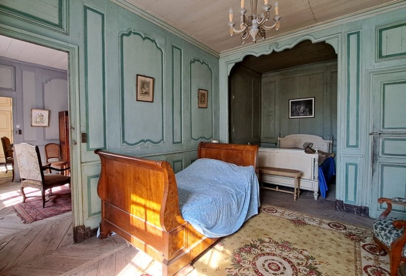 Château ISMH du XVIe siècle dans le Cantal