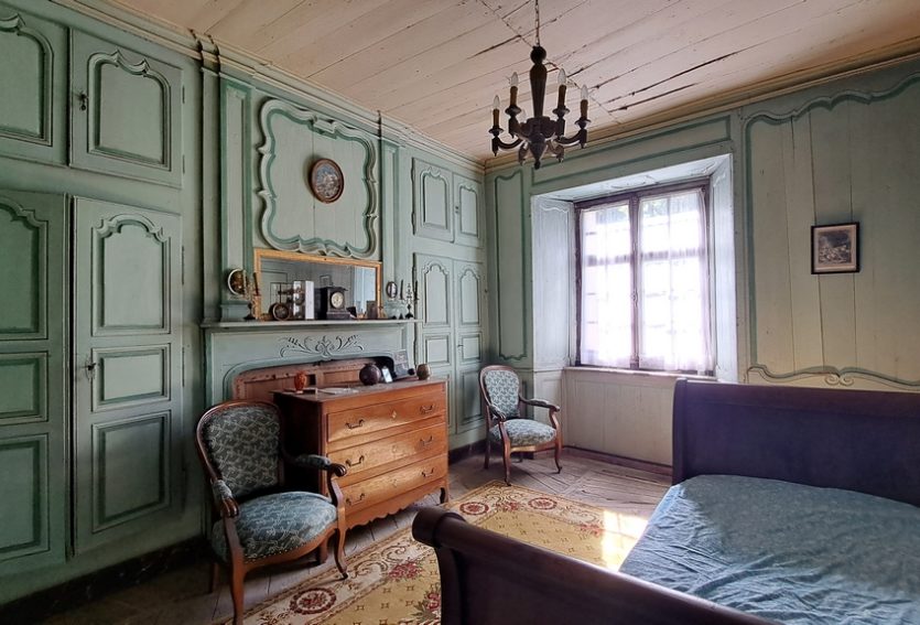 Château ISMH du XVIe siècle dans le Cantal