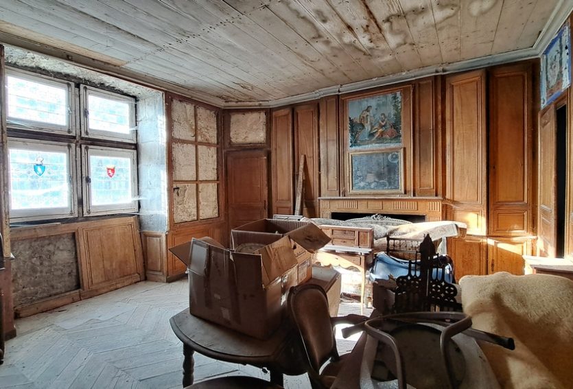 Château ISMH du XVIe siècle dans le Cantal