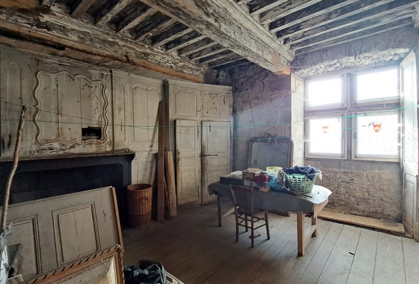 Château ISMH du XVIe siècle dans le Cantal