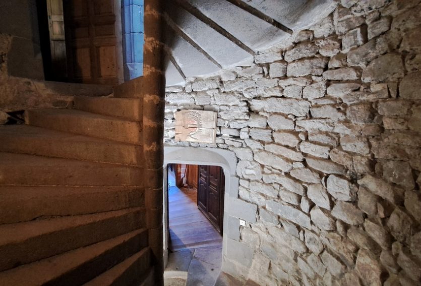Château ISMH du XVIe siècle dans le Cantal
