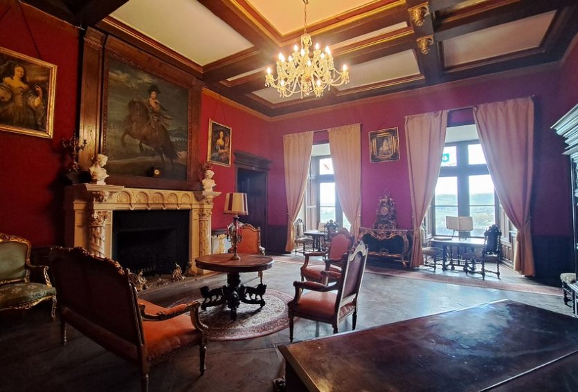 Exceptionnel château ISMH avec dépendances et parc de 5,53 ha.