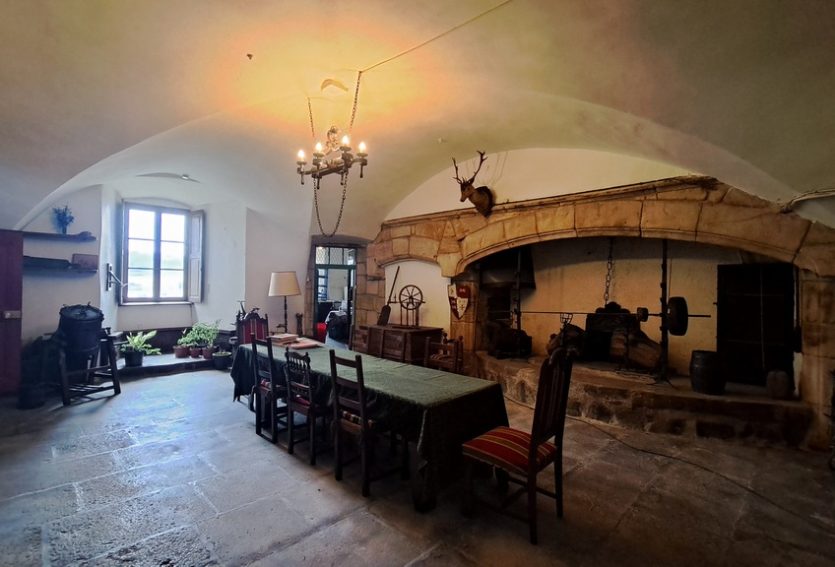 Exceptionnel château ISMH avec dépendances et parc de 5,53 ha.