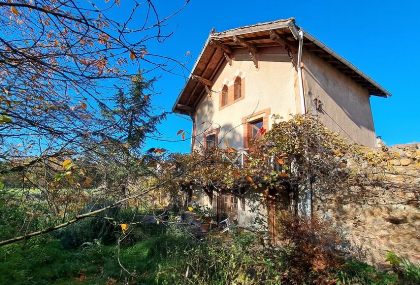 Exceptionnel château ISMH avec dépendances et parc de 5,53 ha.