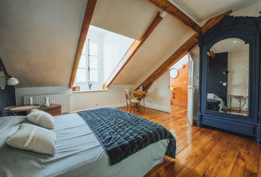 Château avec deux gîtes et salle de réception.