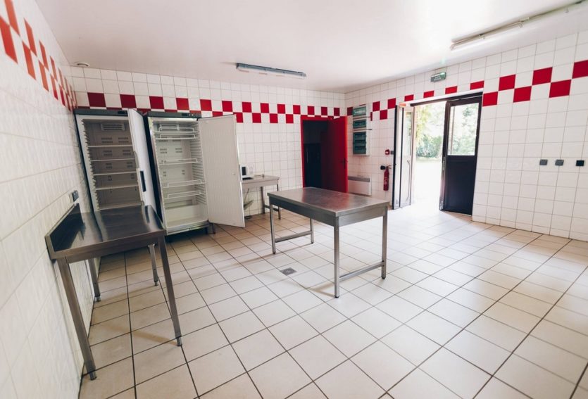 Château avec deux gîtes et salle de réception.