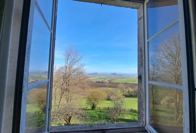 Château de 632 m² avec dépendances dans un parc de 2,06 ha.