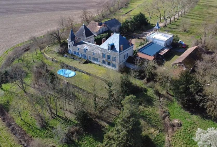 Château des XVIe et XIXe siècles à vocation touristique.