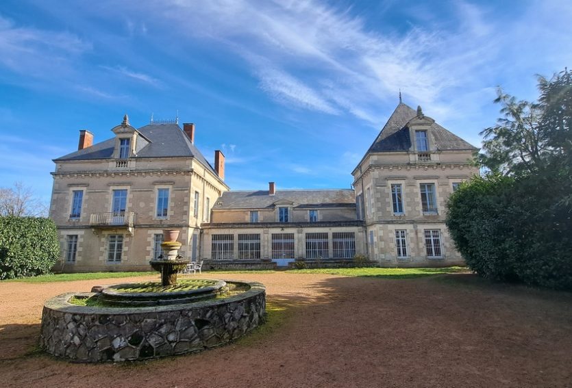 Château des XVIe et XIXe siècles à vocation touristique.