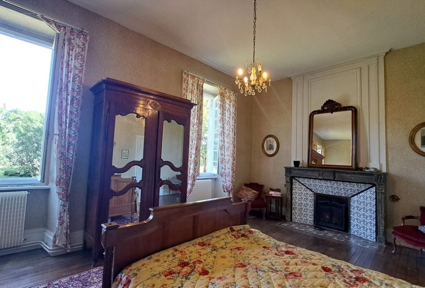 Demeure du XVIIe siècle avec dépendances et parc.