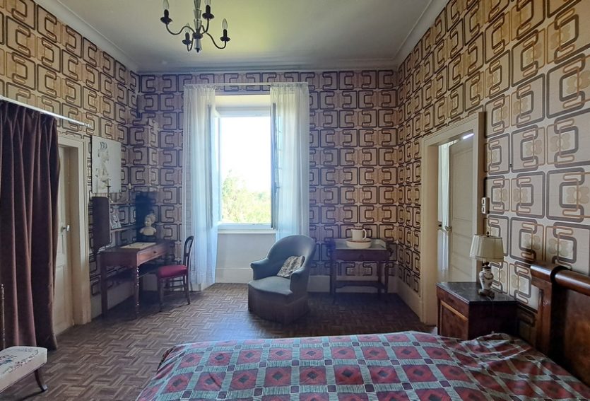 Demeure du XVIIe siècle avec dépendances et parc.