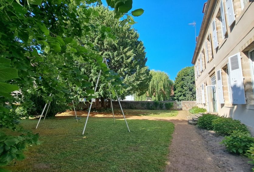 Demeure du XVIIe siècle avec dépendances et parc.
