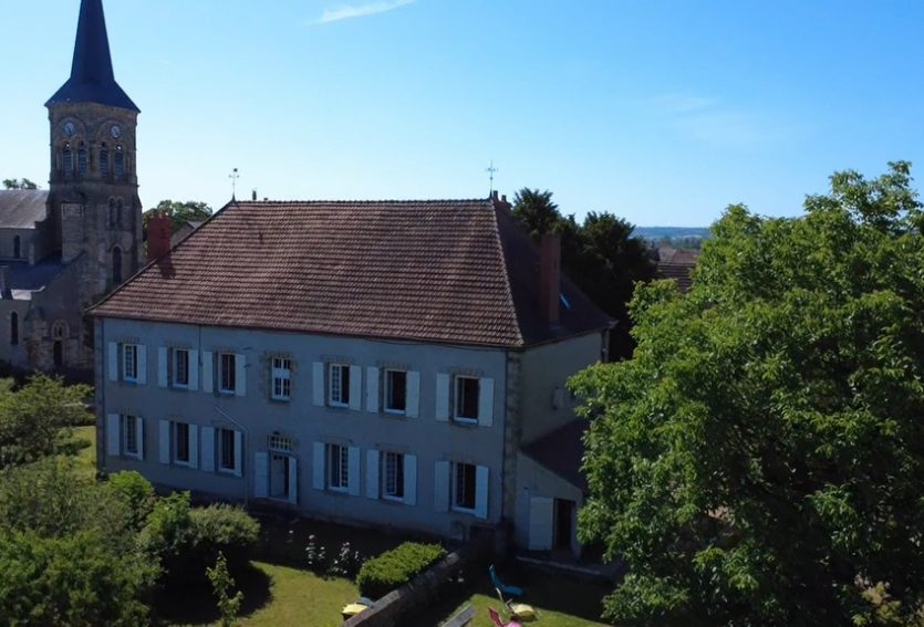 Demeure du XVIIe siècle avec dépendances et parc.