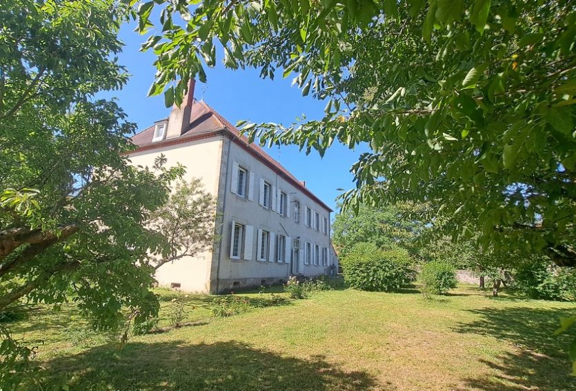 Demeure du XVIIe siècle avec dépendances et parc.