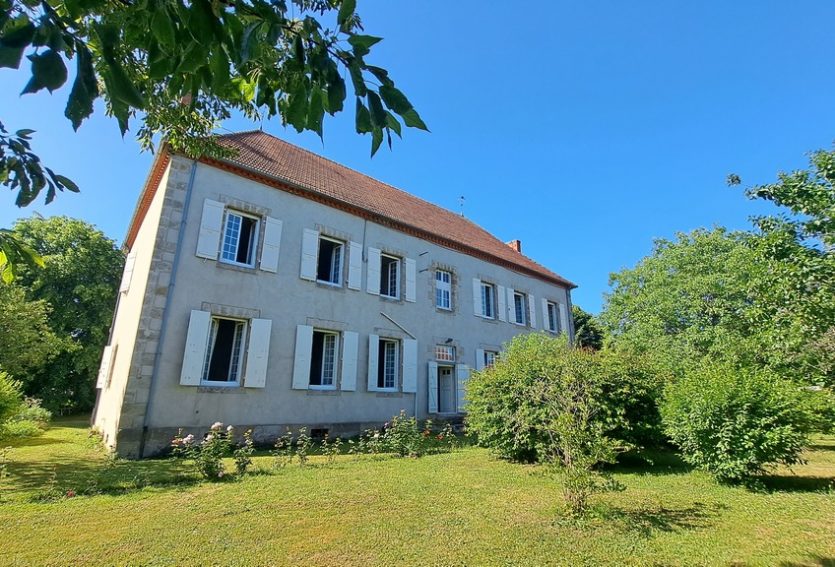 Demeure du XVIIe siècle avec dépendances et parc.