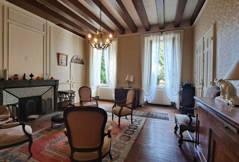 Demeure du XVIIe siècle avec dépendances et parc.