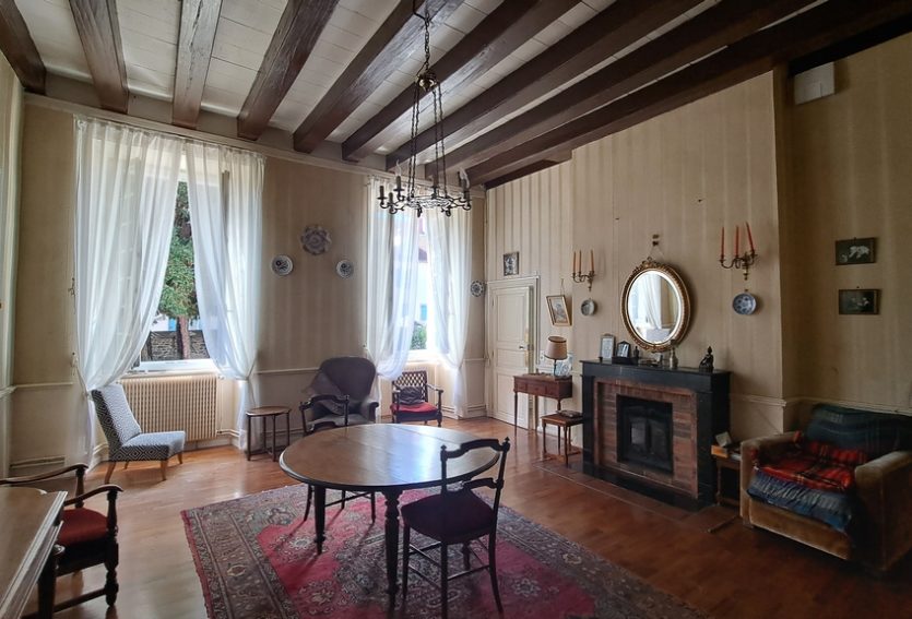 Demeure du XVIIe siècle avec dépendances et parc.