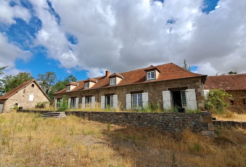 Relais de chasse XIXe avec 20 ha.
