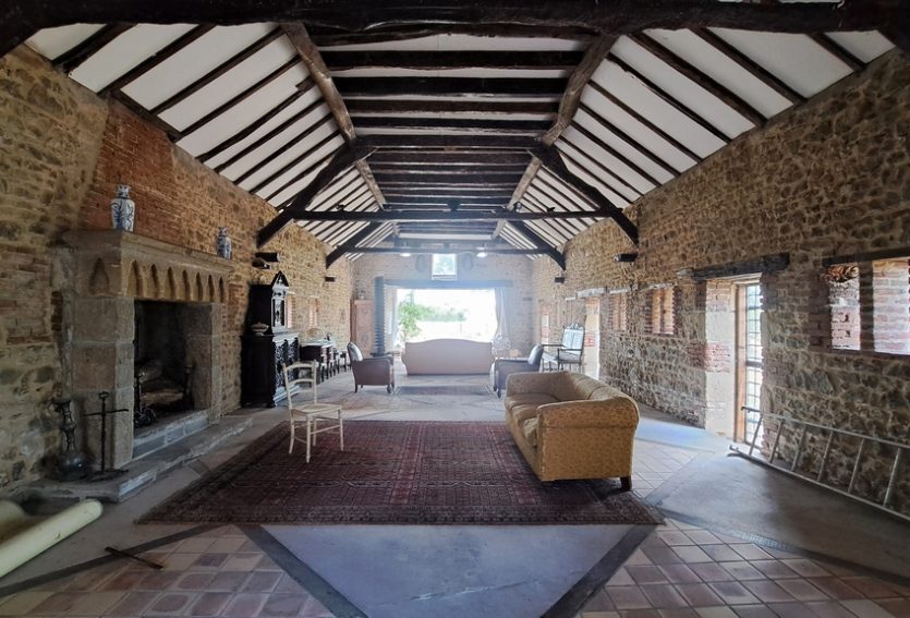 Relais de chasse XIXe avec 20 ha.