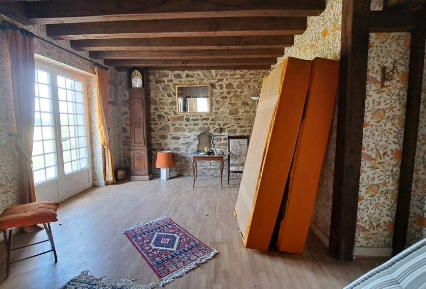 Relais de chasse XIXe avec 20 ha.