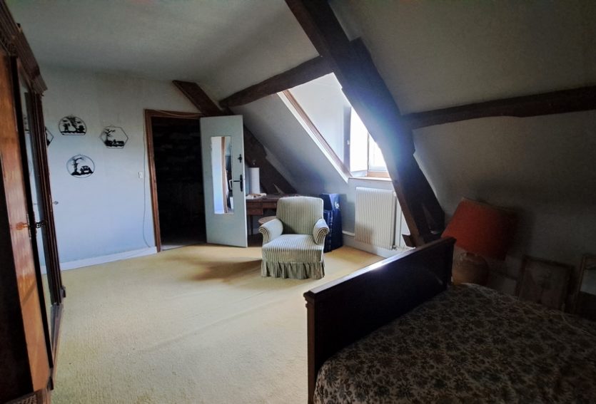 Relais de chasse XIXe avec 20 ha.