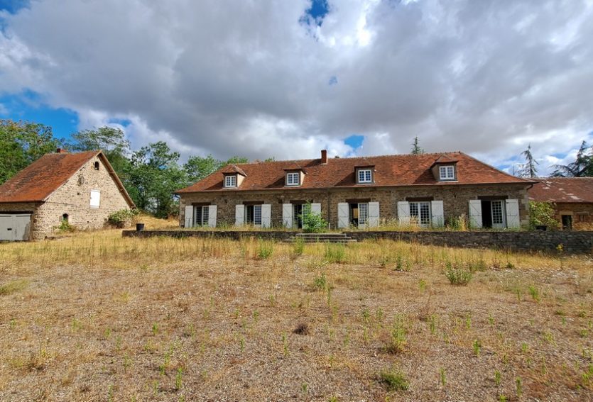 Relais de chasse XIXe avec 20 ha.