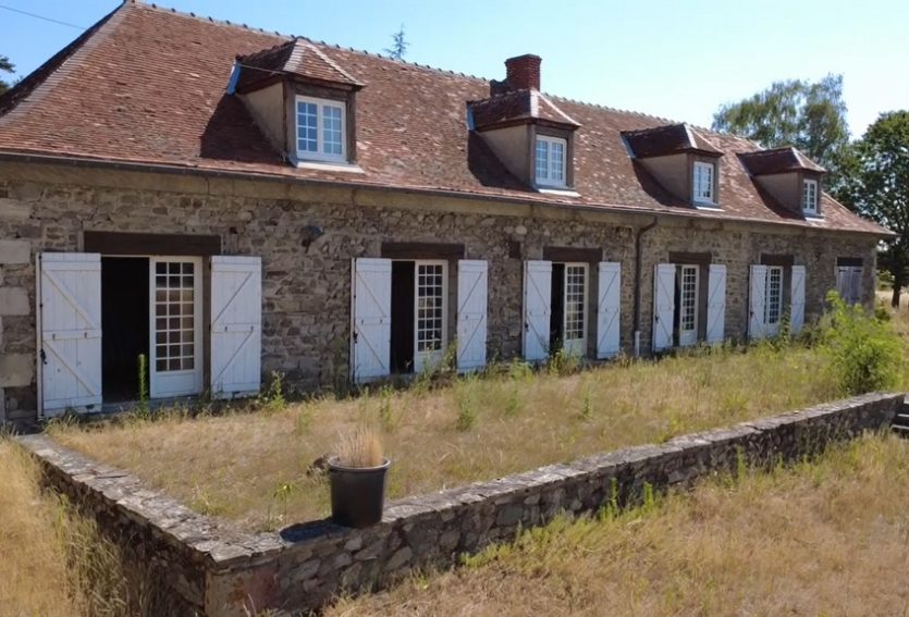 Relais de chasse XIXe avec 20 ha.