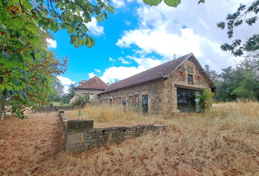 Relais de chasse XIXe avec 20 ha.