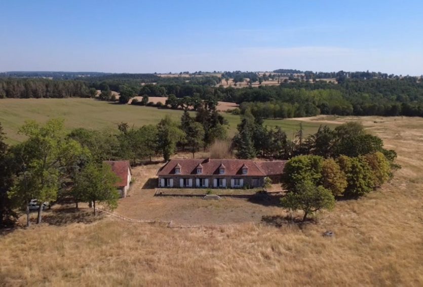 Relais de chasse XIXe avec 20 ha.