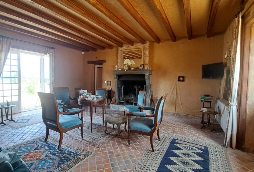 Relais de chasse XIXe avec 20 ha.