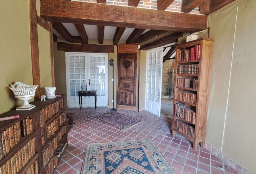 Relais de chasse XIXe avec 20 ha.