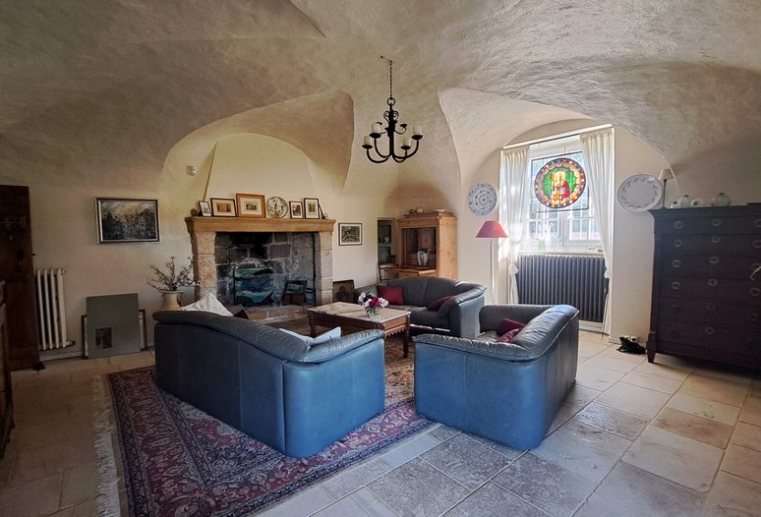 Domaine de 79 ha comprenant un château, deux maisons annexes et des dépendances.
