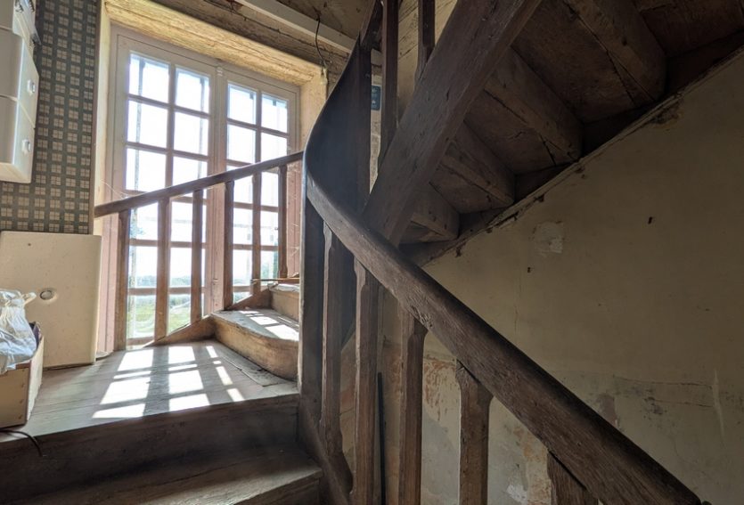 Elégant logis XVIIIe avec dépendances