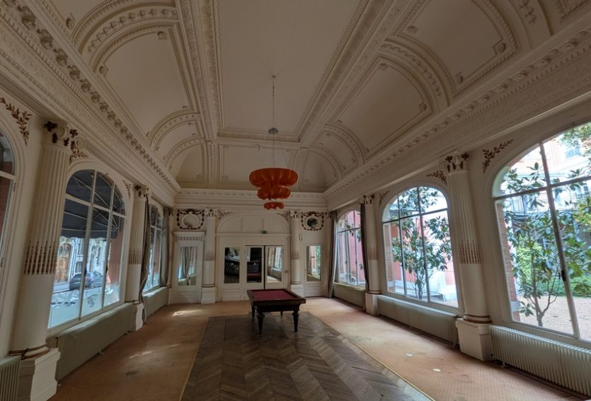 Salons de l’ancien hôtel des Ambassadeurs à Vichy.