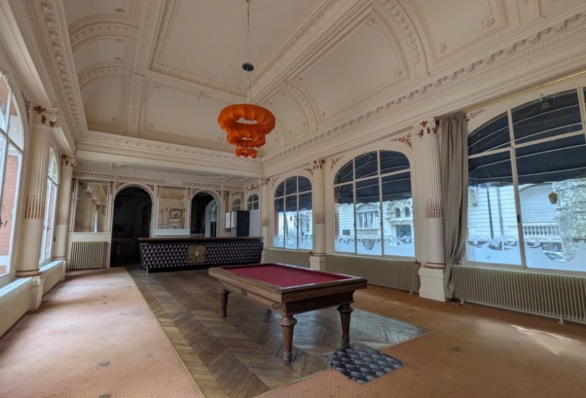 Salons de l’ancien hôtel des Ambassadeurs à Vichy.