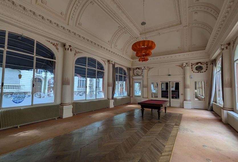 Salons de l’ancien hôtel des Ambassadeurs à Vichy.