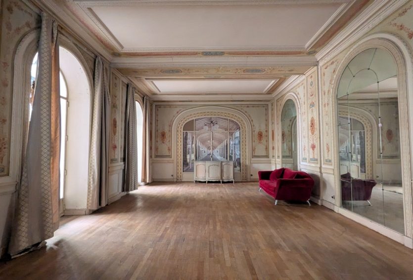 Salons de l’ancien hôtel des Ambassadeurs à Vichy.