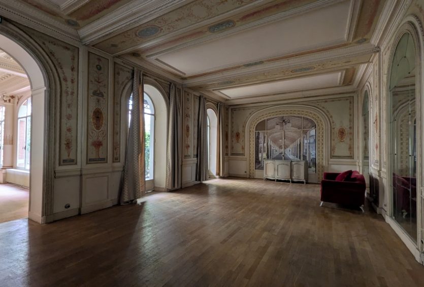 Salons de l’ancien hôtel des Ambassadeurs à Vichy.