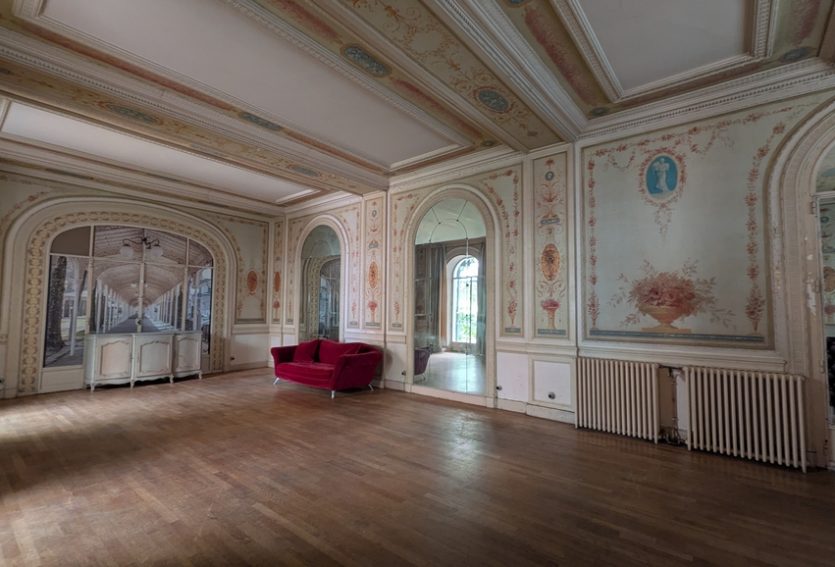 Salons de l’ancien hôtel des Ambassadeurs à Vichy.
